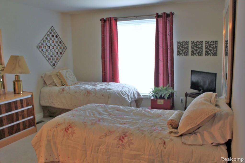 4774 Crestone Way Rochester, MI 48306 - Photo 53 of 88 Huge Guest Suite