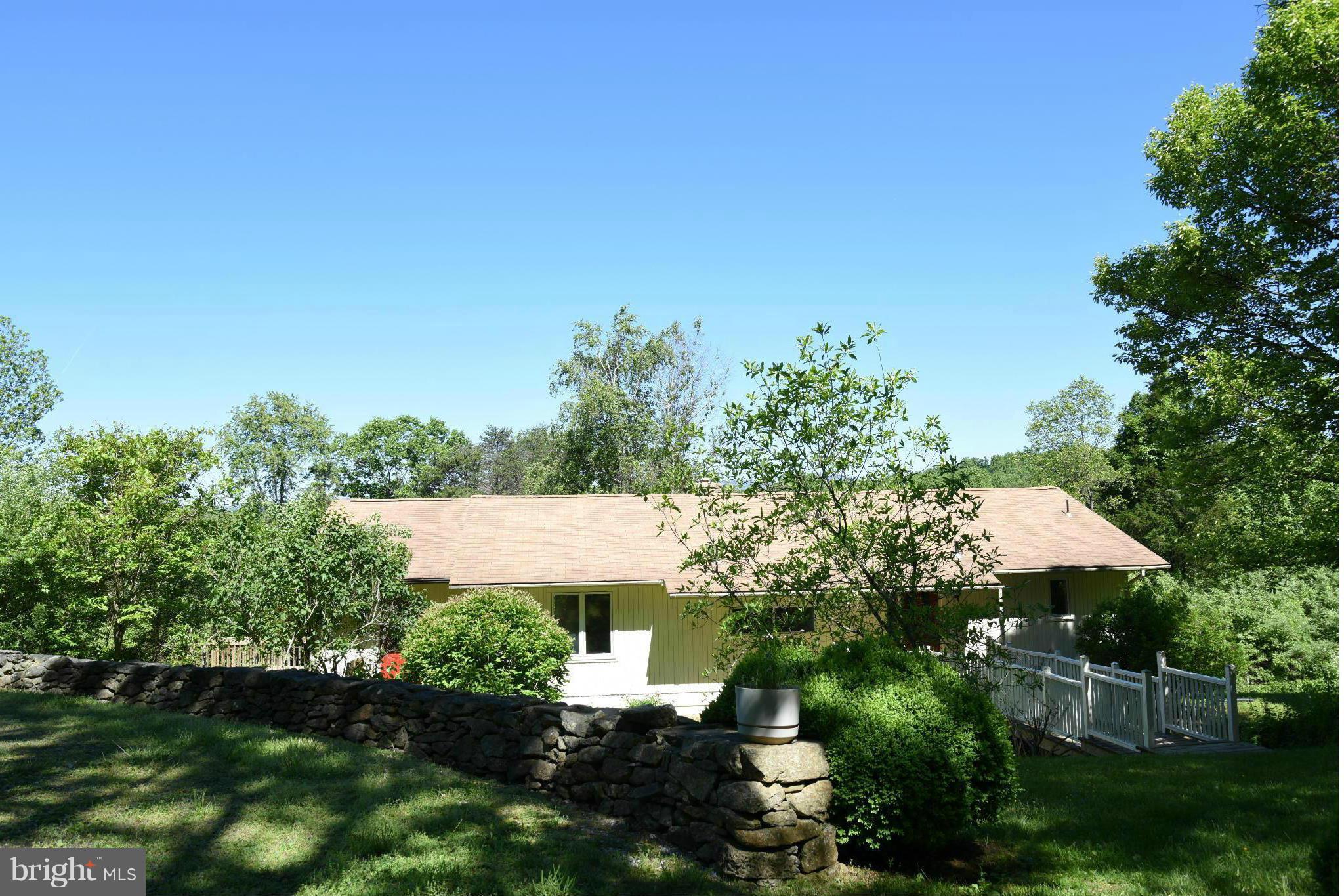 279 Ridgeview Lane Washington, VA 22747 - Photo 1 of 11 a view of a garden
