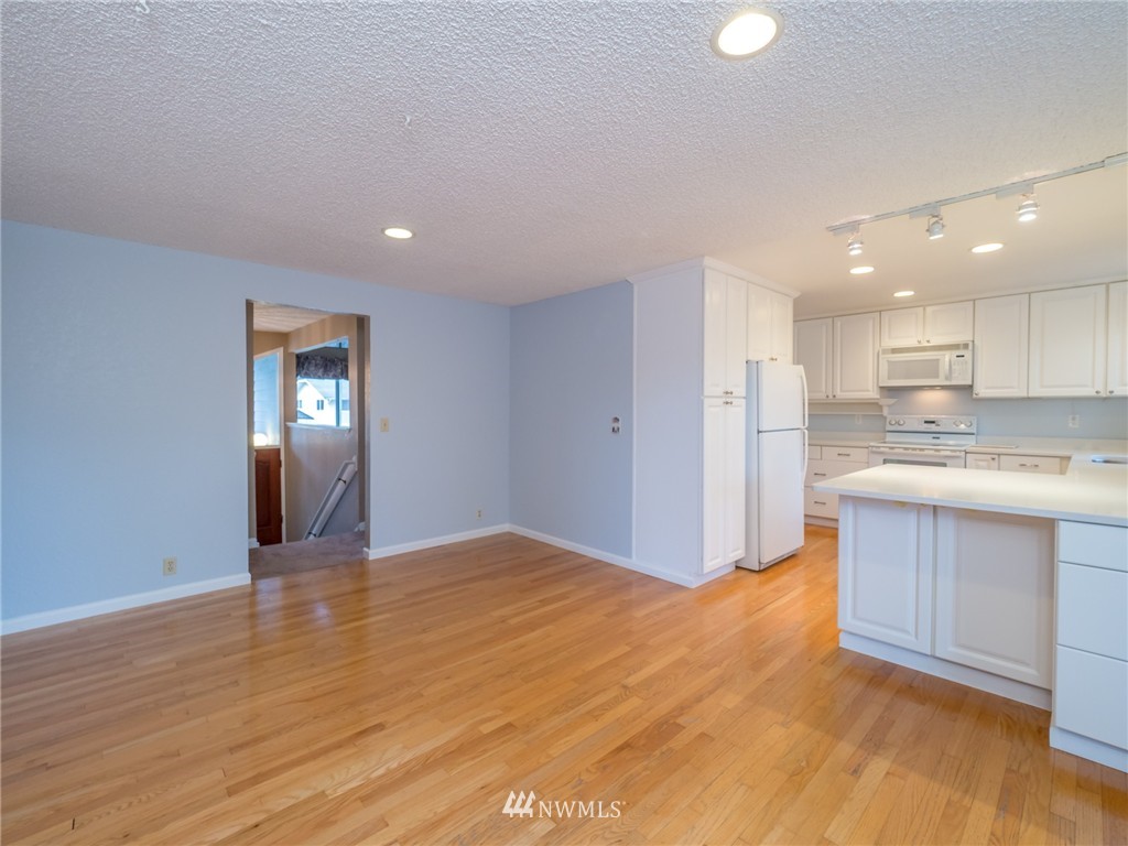 20316 98th Avenue Northeast Bothell, WA 98011 - Photo 8 of 25 Gallery Image 8