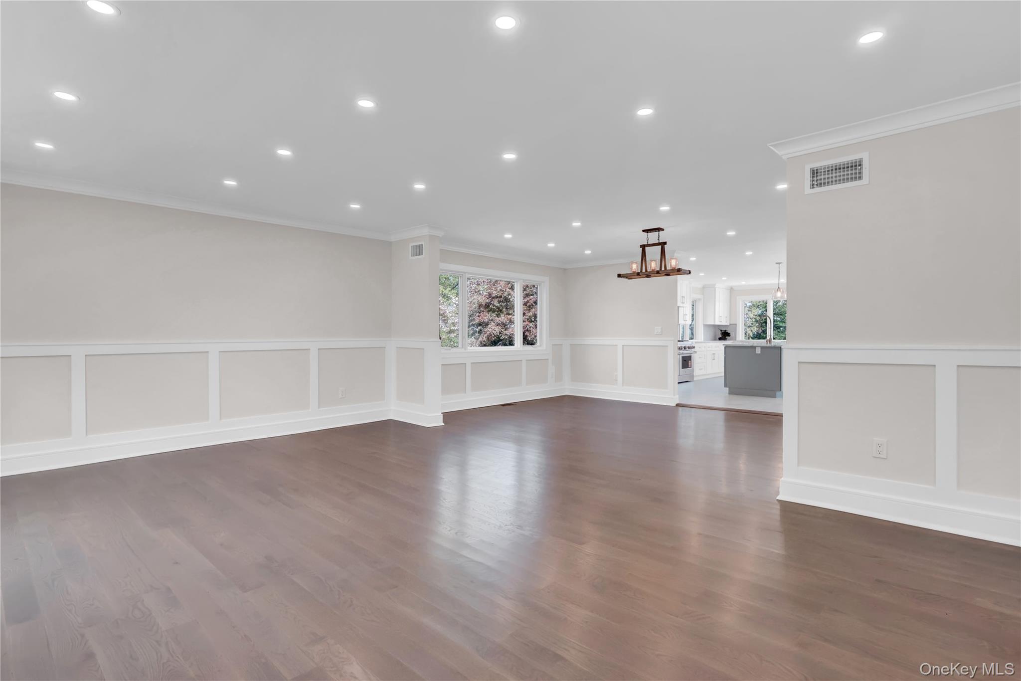 52 Woodland Road Roslyn, NY 11576 - Photo 7 of 50 Living Room/Dining Room
