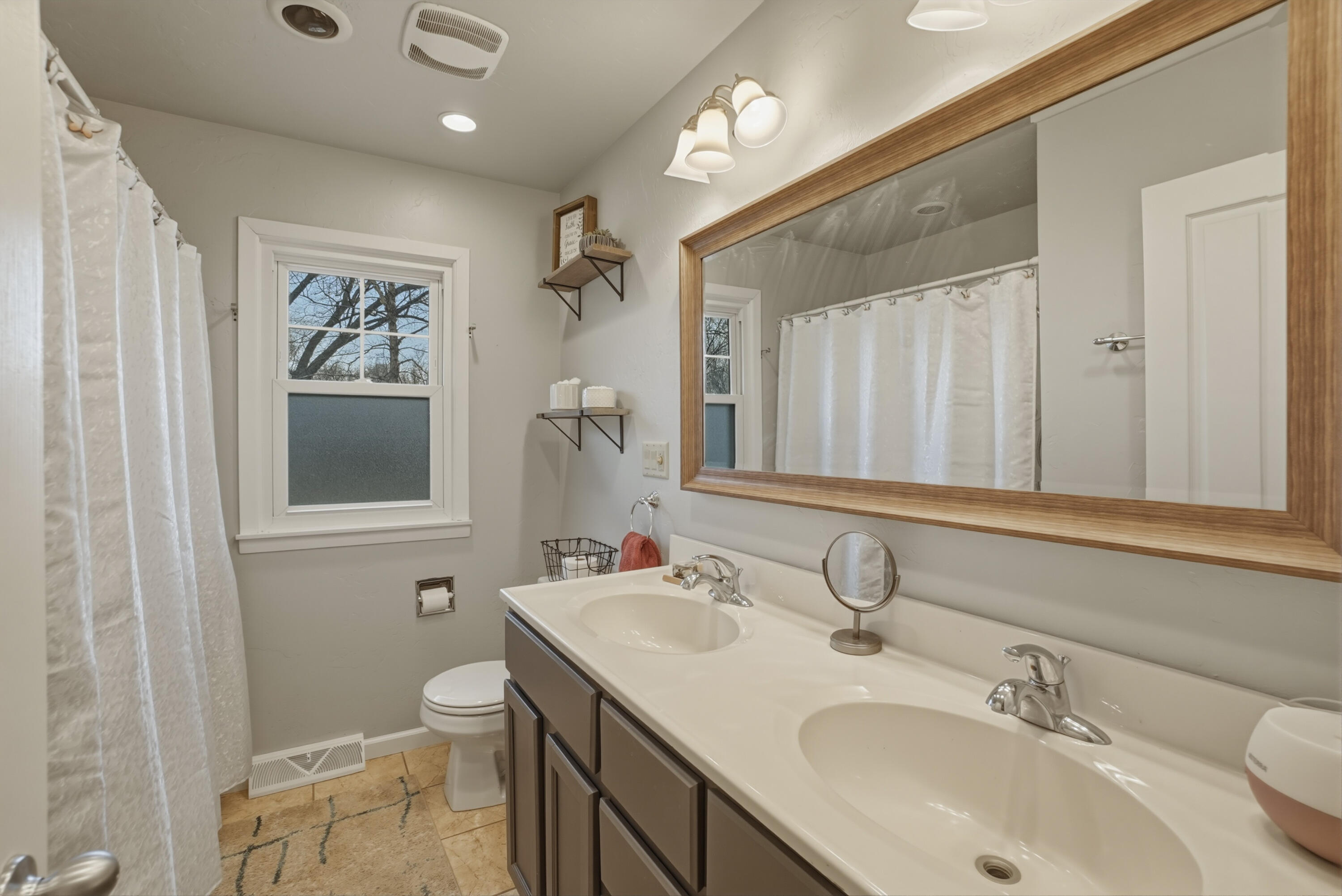 W379N5787 Meadow View Road Oconomowoc, WI 53066 - Photo 11 of 21 Bathroom
