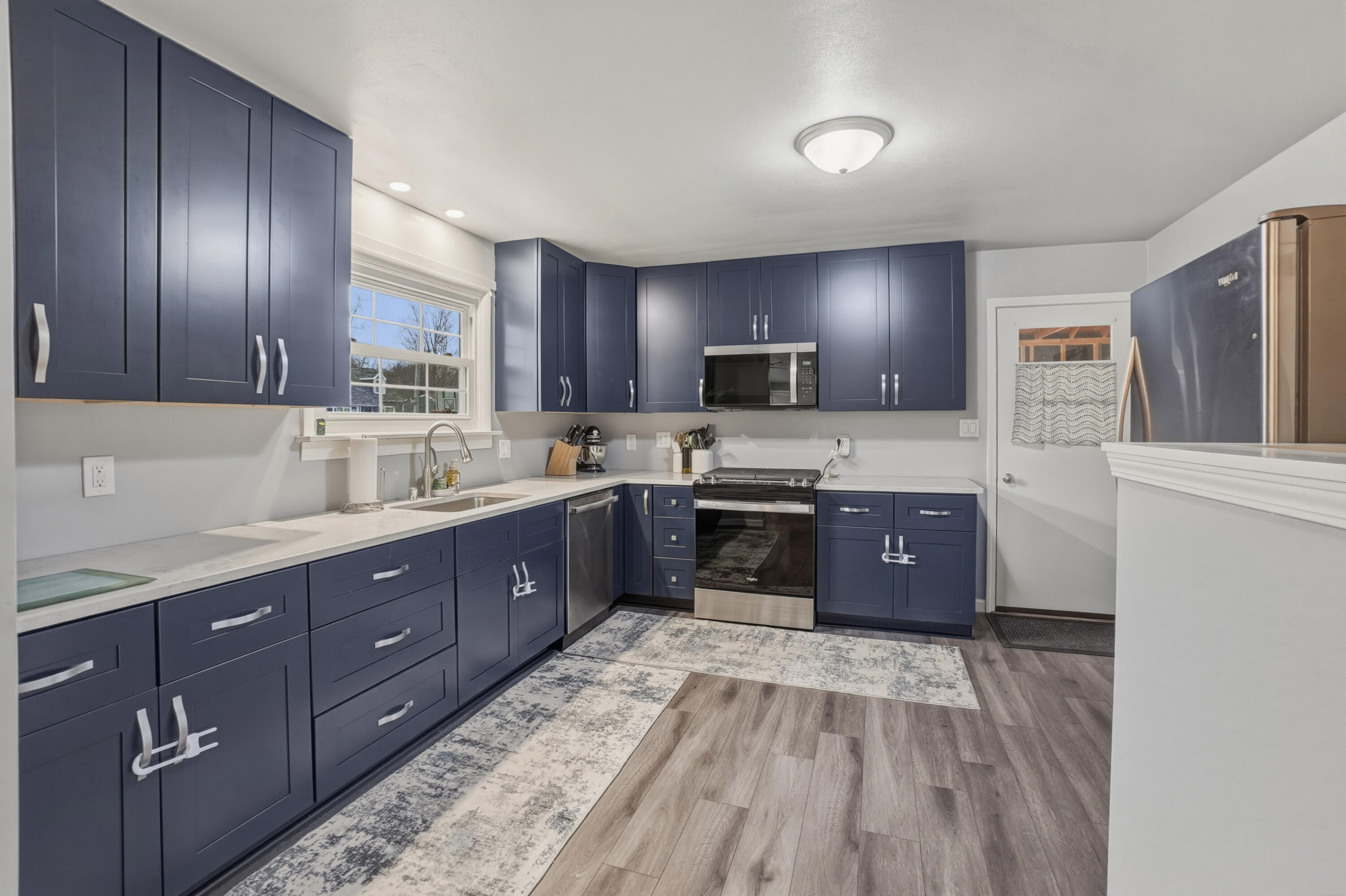 W379N5787 Meadow View Road Oconomowoc, WI 53066 - Photo 4 of 21 Kitchen