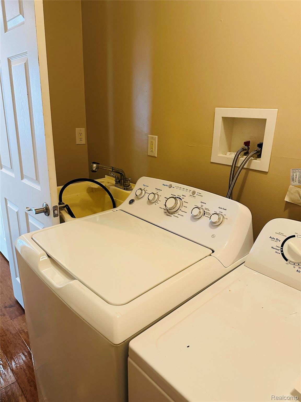 11270 Rushton Road, Unit 1 South Lyon, MI 48178 - Photo 22 of 26 Unit 2