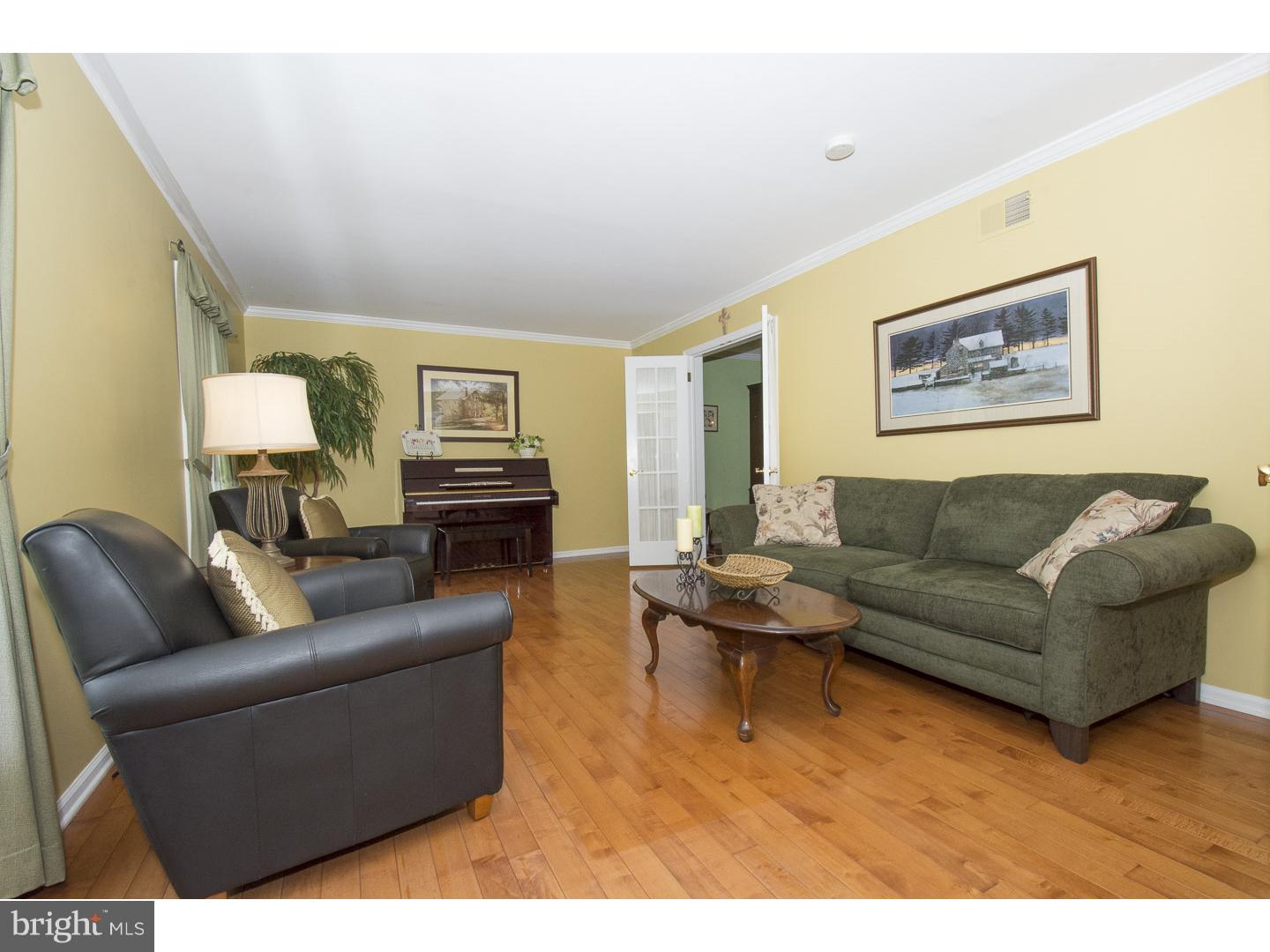 155 Poplar Road Newtown Square, PA 19073 - Photo 3 of 25 Living Room