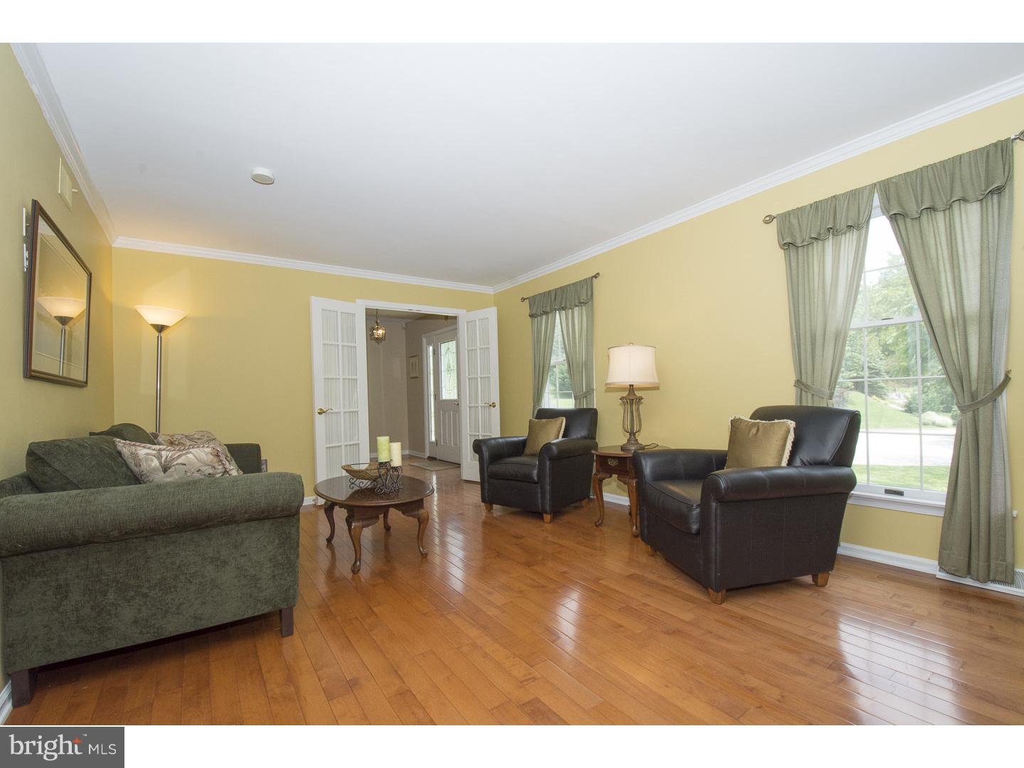 155 Poplar Road Newtown Square, PA 19073 - Photo 4 of 25 Living Room