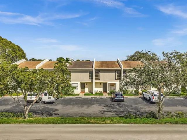 $3,500 | 1381 Northwest 99th Avenue, Unit 172, Pembroke Pines, FL 33024