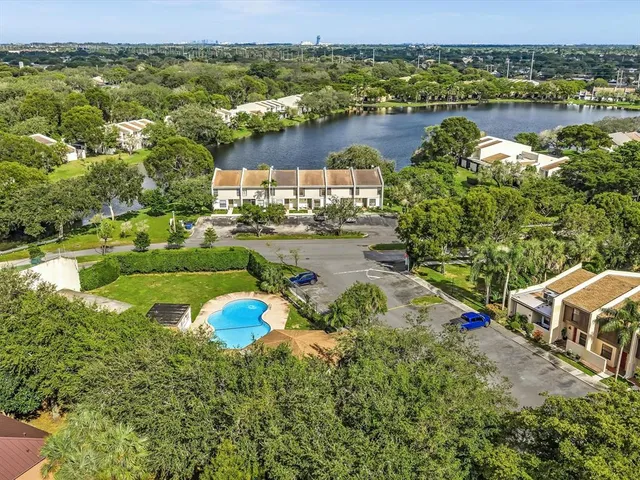 $3,500 | 1381 Northwest 99th Avenue, Unit 172, Pembroke Pines, FL 33024