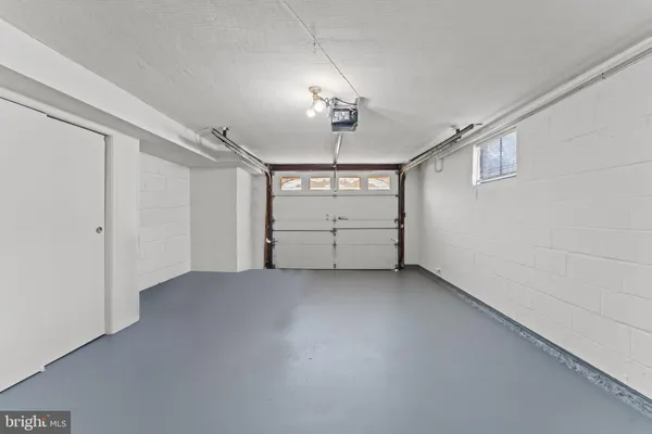 a picture of floor with lots of cabinet
