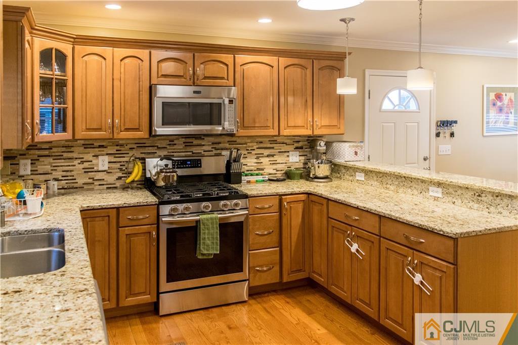 43 Willow Road Metuchen, NJ 08840 - Photo 4 of 20 Gallery Image 4