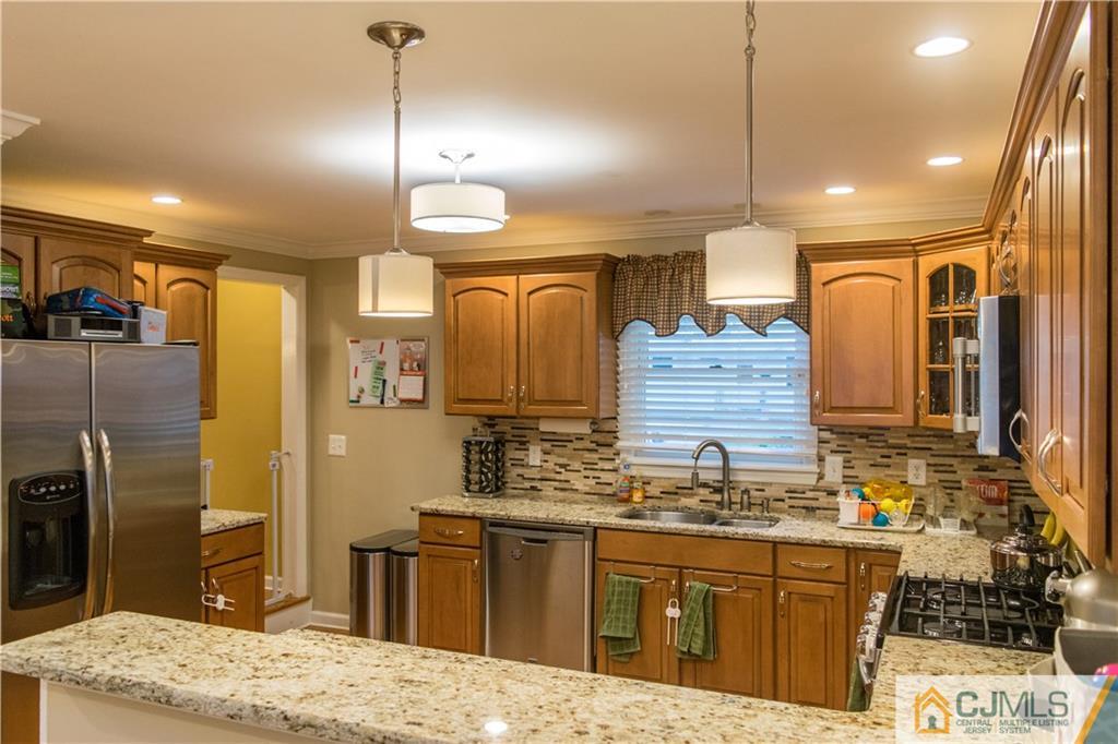 43 Willow Road Metuchen, NJ 08840 - Photo 5 of 20 Gallery Image 5