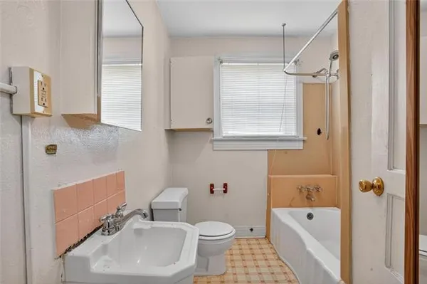 $900 | 2200 James Street, Unit B, Jefferson, LA 70121