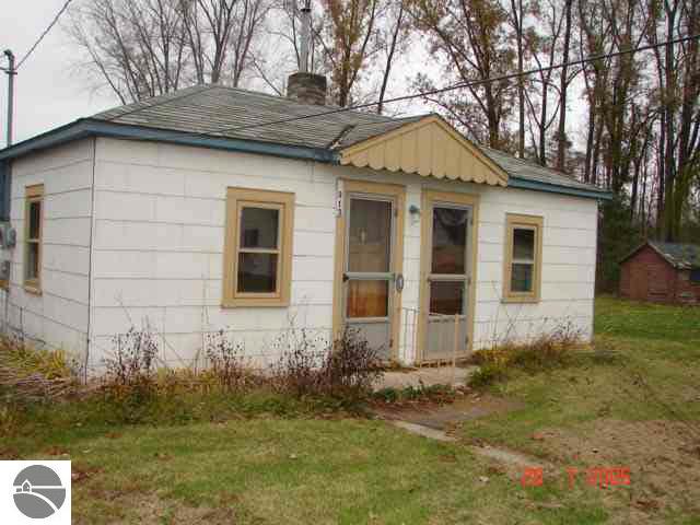 311 East Center Road Omer, MI 48749 - Photo 3 of 6 1750360-2.JPG