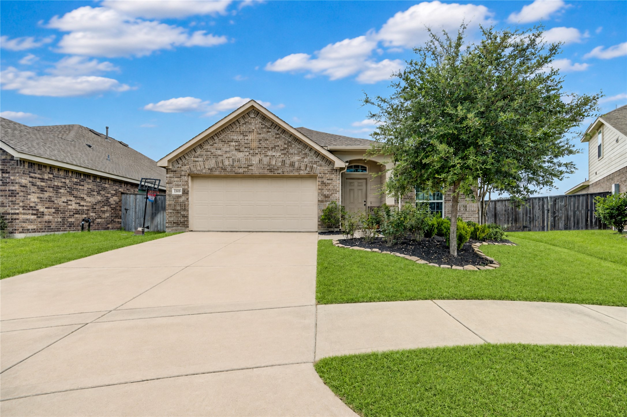 13707 Arcadia Creek Lane Rosharon, TX 77583 - Photo 2 of 47 Spacious driveway, manicured landscaping, and charming exterior create a warm first impression.