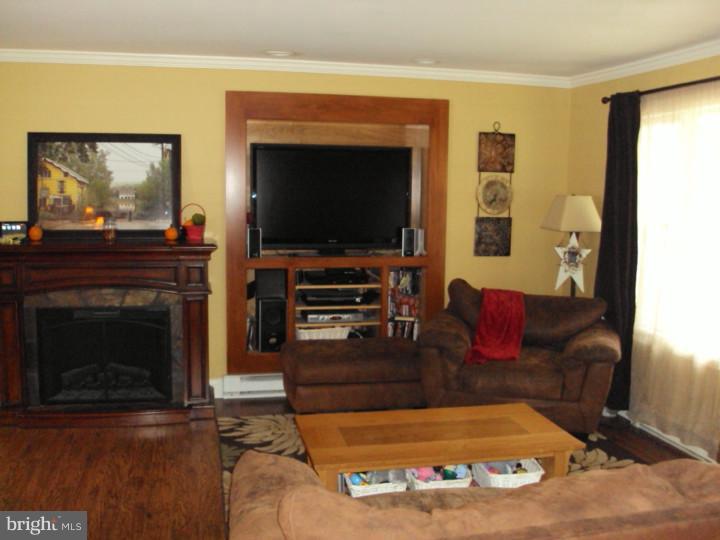 1710 Ritter Avenue Bristol, PA 19007 - Photo 6 of 16 Living Room