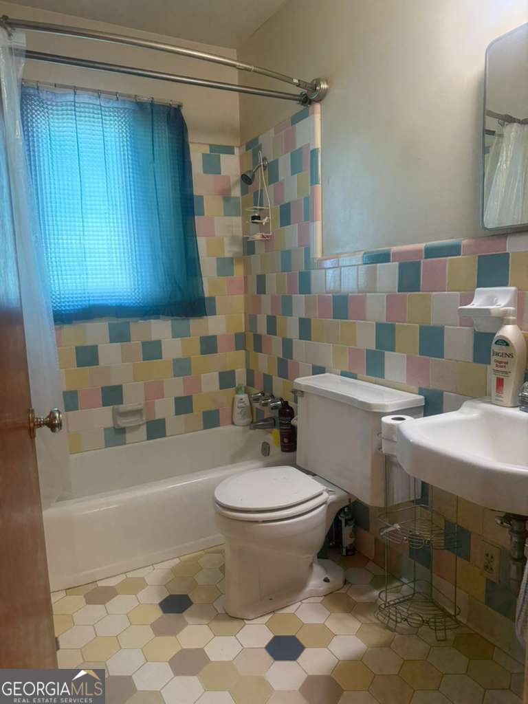 108 Sunset Drive Eufaula, AL 36027 - Photo 6 of 12 a bathroom with a sink toilet and shower