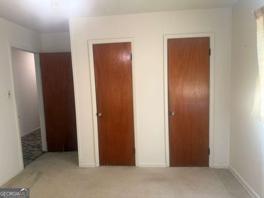 108 Sunset Drive Eufaula, AL 36027 - Photo 9 of 12 an empty room with closet and mirror