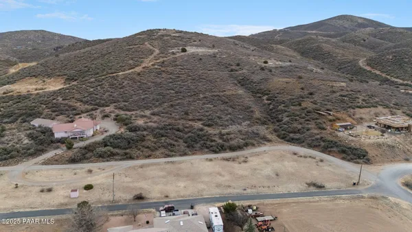 a view of a dry field