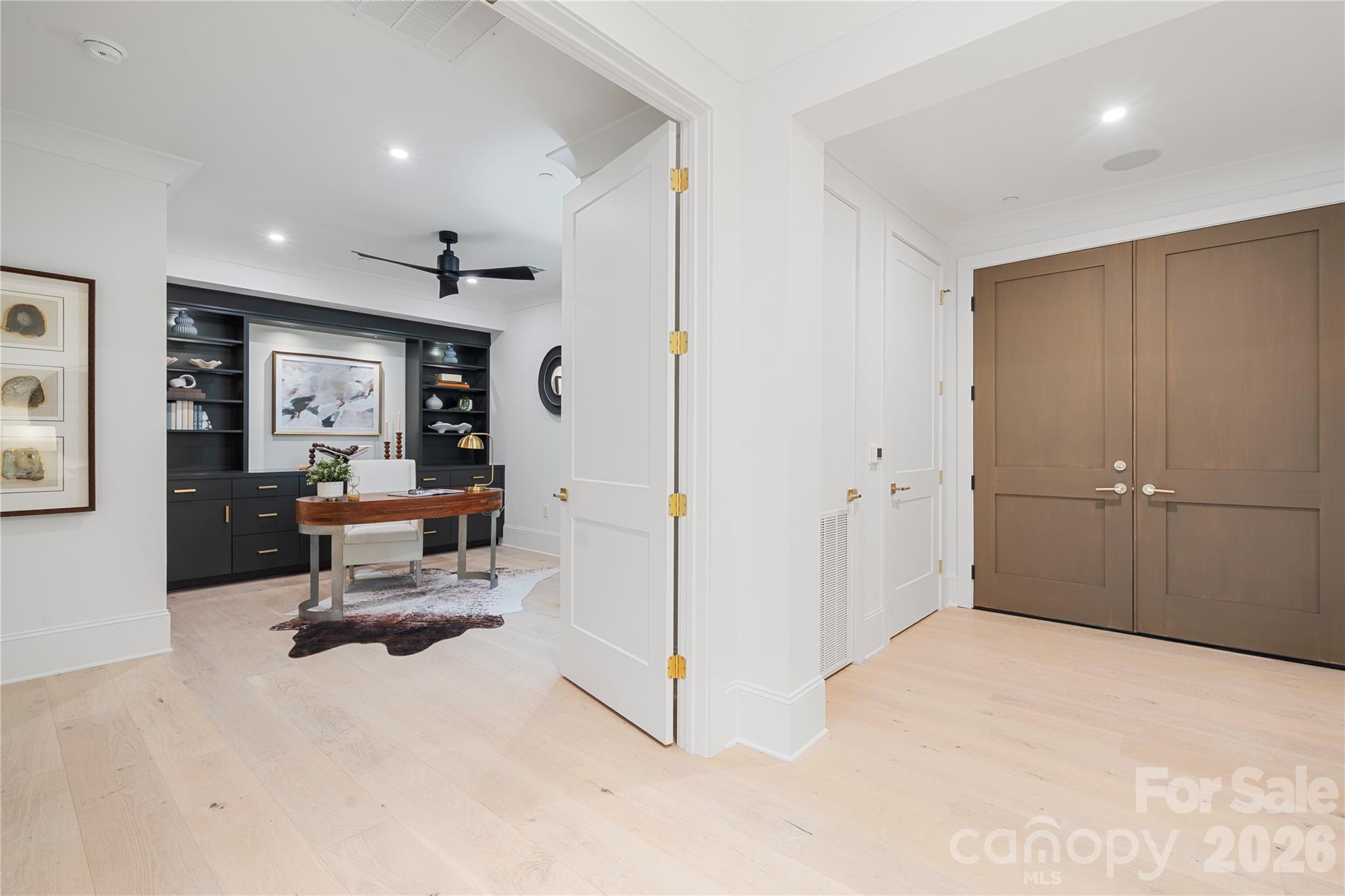 409 Queens Road, Unit 503 Charlotte, NC 28207 - Photo 4 of 30 Gallery Image 4
