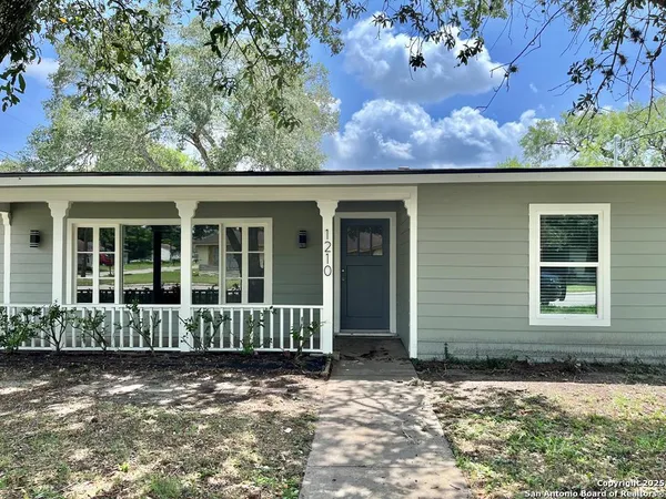 $259,500 | 1210 North Polk Street, Beeville, TX 78102