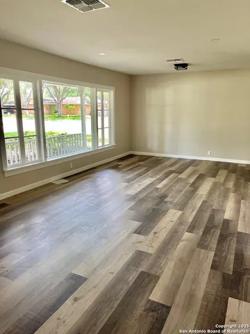 $269,500 | 1210 North Polk Street, Beeville, TX 78102