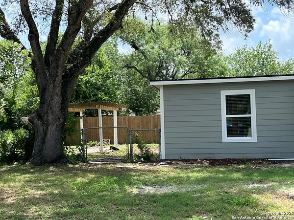 $259,500 | 1210 North Polk Street, Beeville, TX 78102