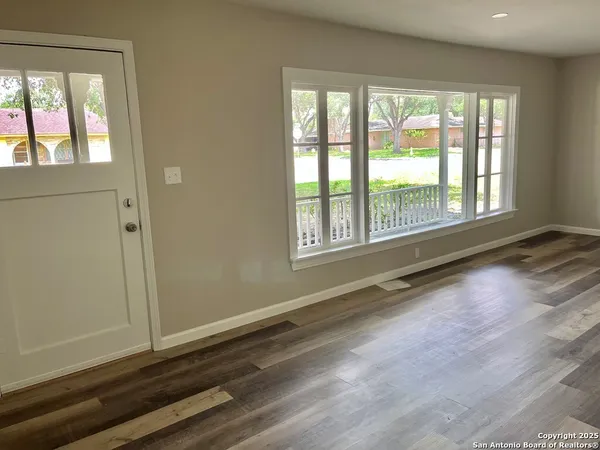 $259,500 | 1210 North Polk Street, Beeville, TX 78102