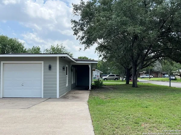 $259,500 | 1210 North Polk Street, Beeville, TX 78102