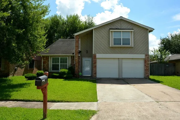 $2,100 | 3703 Embarcadero Drive, Houston, TX 77082