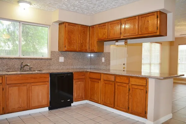 $2,100 | 3703 Embarcadero Drive, Houston, TX 77082