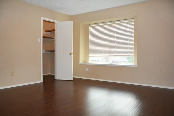 $2,100 | 3703 Embarcadero Drive, Houston, TX 77082