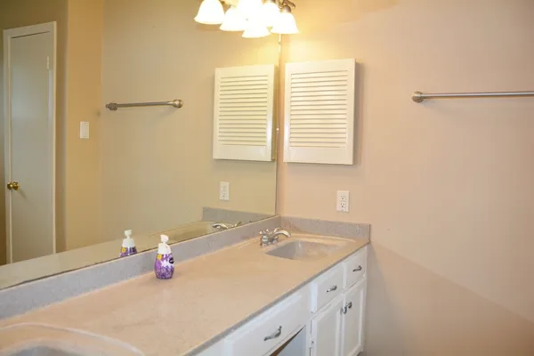 $2,100 | 3703 Embarcadero Drive, Houston, TX 77082