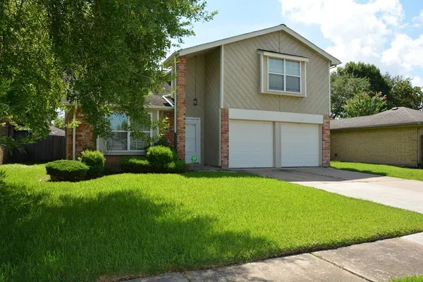 $2,100 | 3703 Embarcadero Drive, Houston, TX 77082