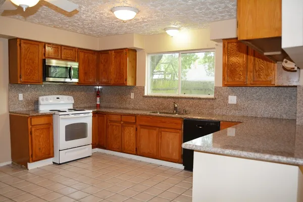 $2,100 | 3703 Embarcadero Drive, Houston, TX 77082