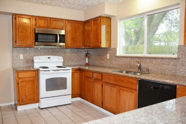 $2,100 | 3703 Embarcadero Drive, Houston, TX 77082