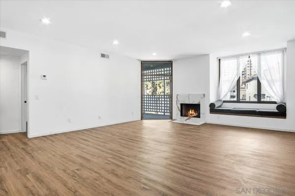 $4,300 | 3956 Nobel Drive, Unit 203, San Diego, CA 92122