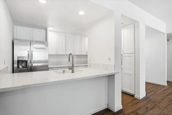 $4,300 | 3956 Nobel Drive, Unit 203, San Diego, CA 92122