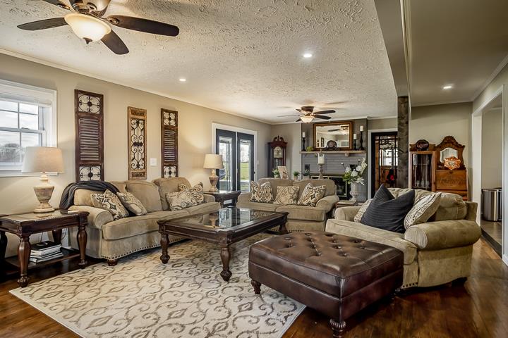 757 Robinson Ridge Road Baxter, TN 38544 - Photo 4 of 26 a living room with furniture and wooden floor