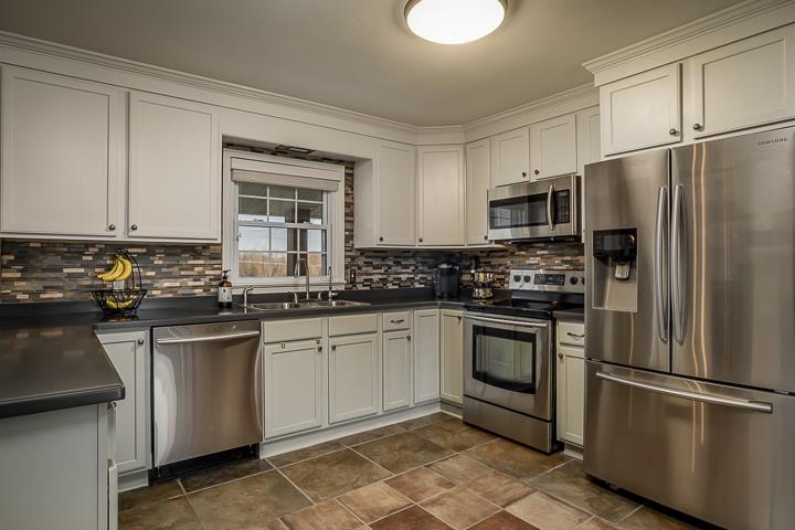 757 Robinson Ridge Road Baxter, TN 38544 - Photo 10 of 26 a kitchen with stainless steel appliances granite countertop a stove a sink and a refrigerator