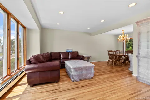 $699,000 | 3951 Bernice Road, Seaford, NY 11783