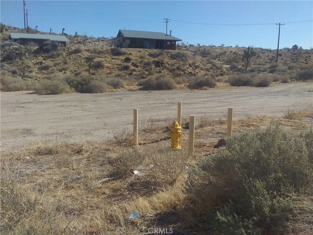 4409 Old Woman Springs Road Yucca Valley, CA 92284 - Photo 6 of 6 a view of a dry yard