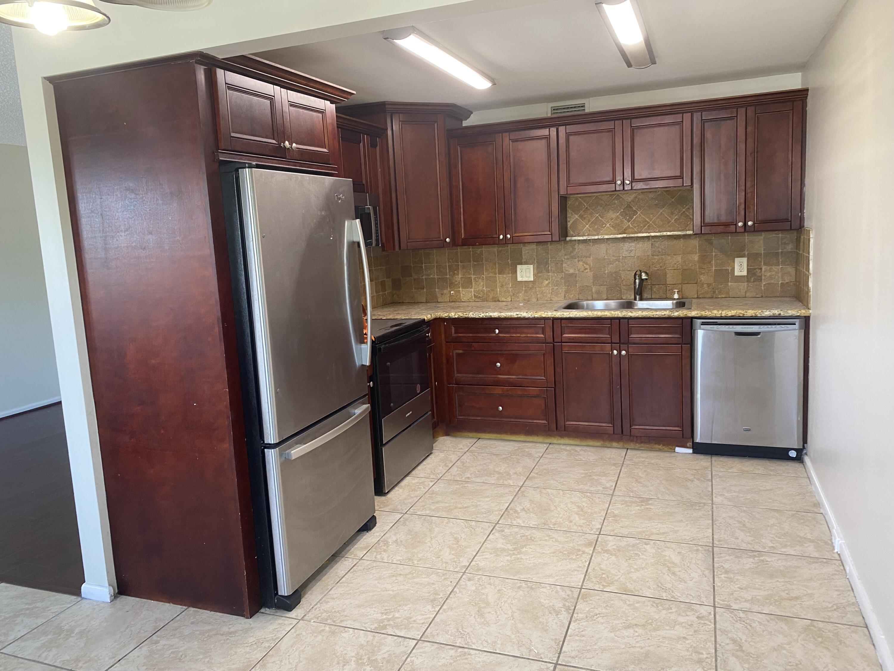 4052 Hythe A Boca Raton, FL 33434 - Photo 11 of 40 Kitchen