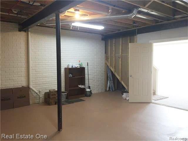 644 Mountain Circle Rochester, MI 48306 - Photo 15 of 18 Great Storage.jpg
