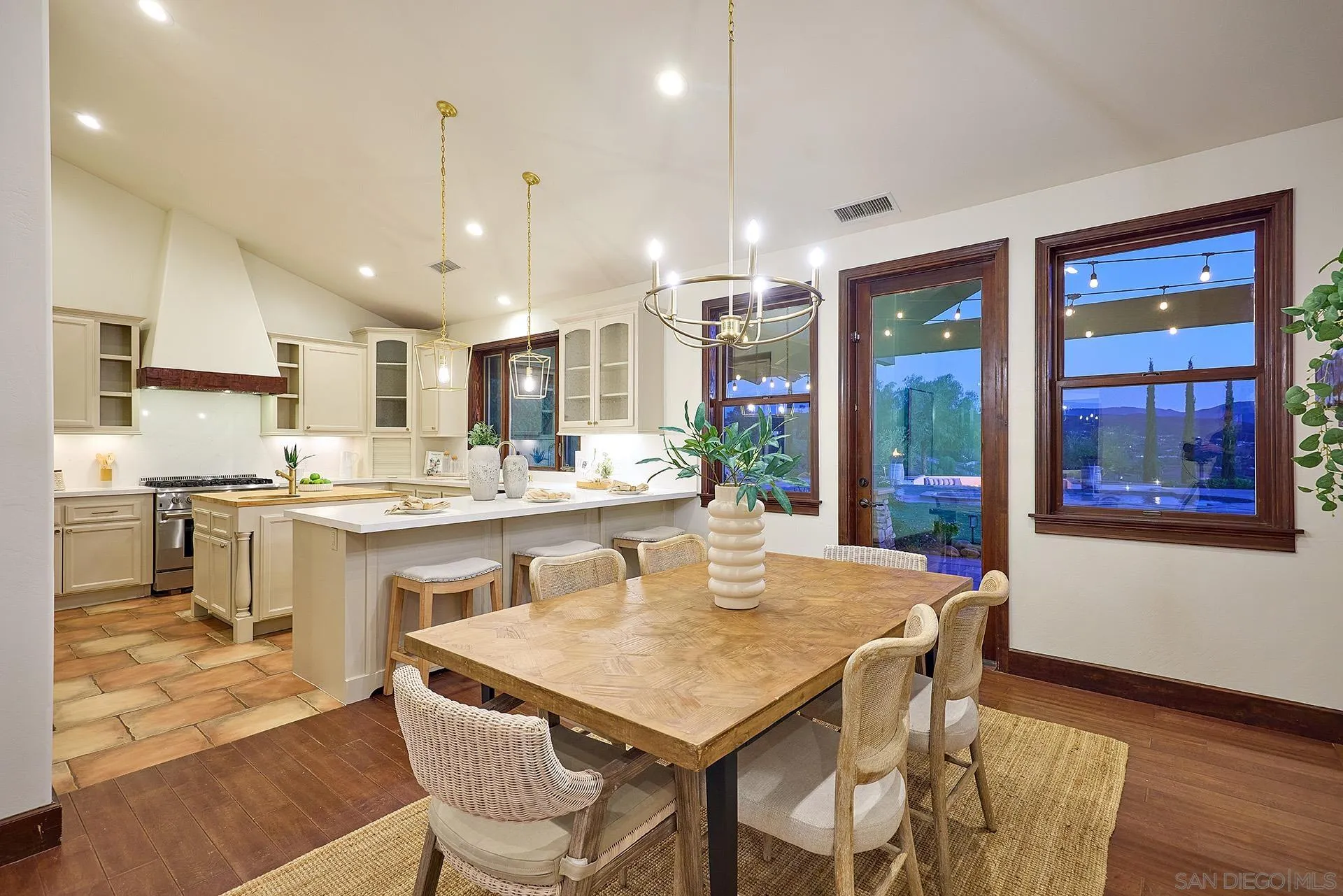 38408 Mesa Road Temecula, CA 92592 - Photo 12 of 57 a kitchen with a table and chairs in it