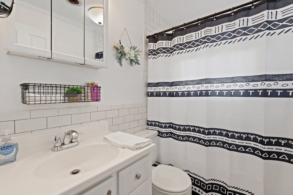 43 Wenlock Road, Unit 43 Boston, MA 02122 - Photo 13 of 23