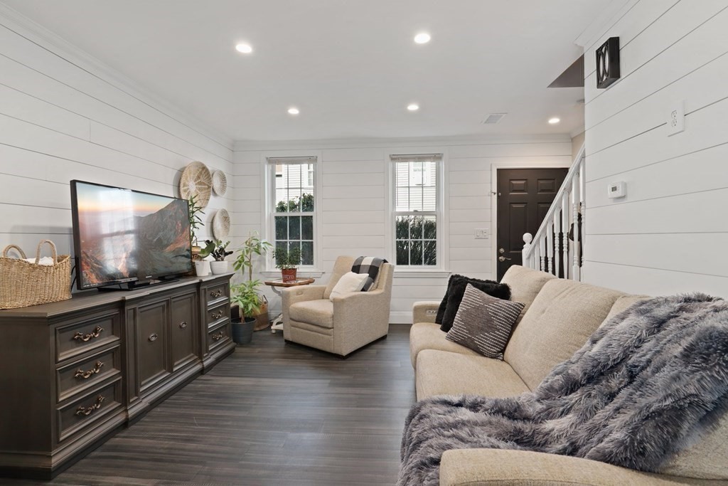 43 Wenlock Road, Unit 43 Boston, MA 02122 - Photo 2 of 23