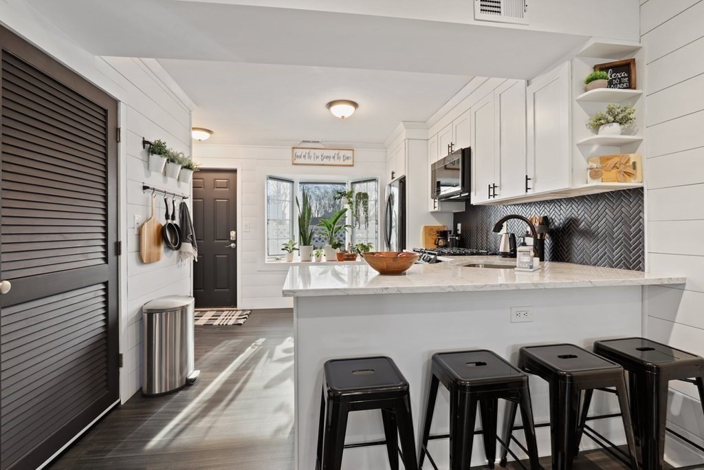 43 Wenlock Road, Unit 43 Boston, MA 02122 - Photo 5 of 23