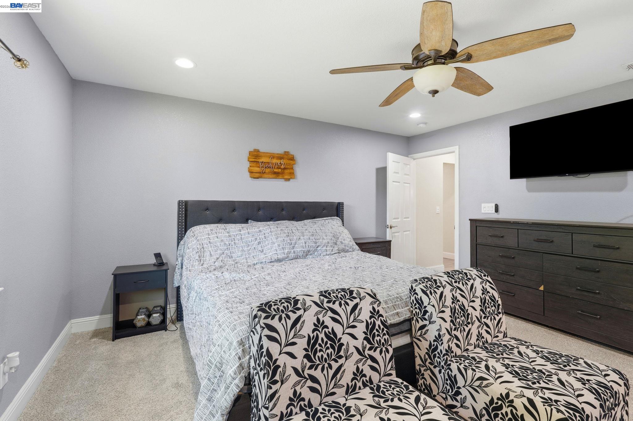 10378 South Priest Road French Camp, CA 95231 - Photo 20 of 44 a bedroom with a bed and a television
