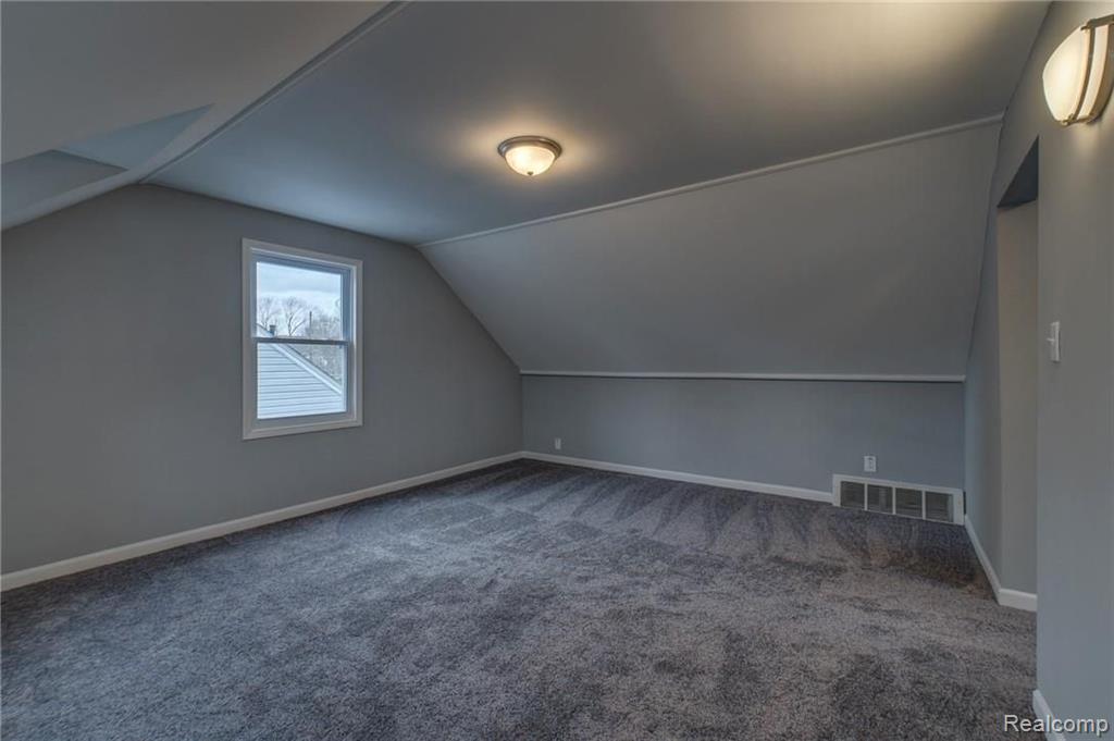 2056 Cambridge Road Berkley, MI 48072 - Photo 19 of 32