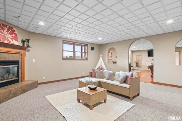 $500,000 | 6421 Winterberry Lane, Springfield, IL 62712