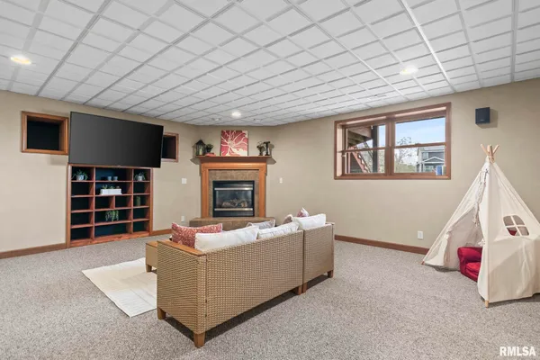 $500,000 | 6421 Winterberry Lane, Springfield, IL 62712